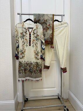 3 pcs Pakistani printed lawn Kurta and pants with chiffon dupatta Baroque
